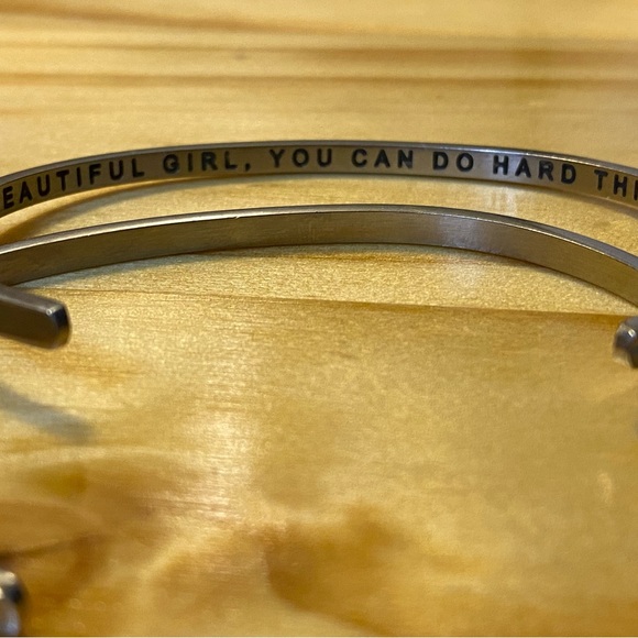 2 Mantraband bracelets - Picture 5 of 6